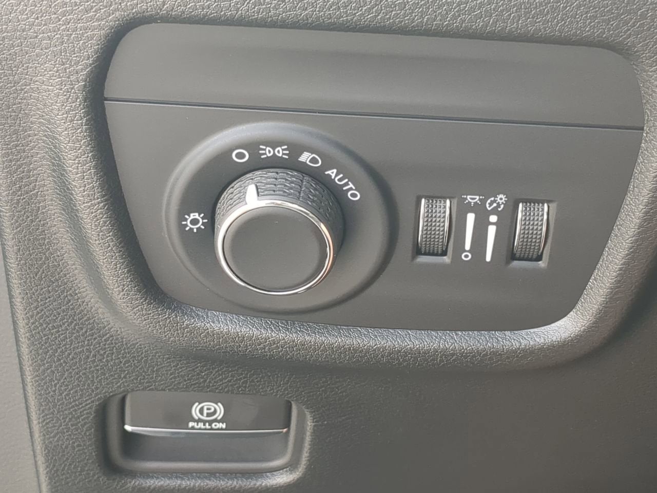 2025 Jeep Grand Cherokee Altitude 4x2