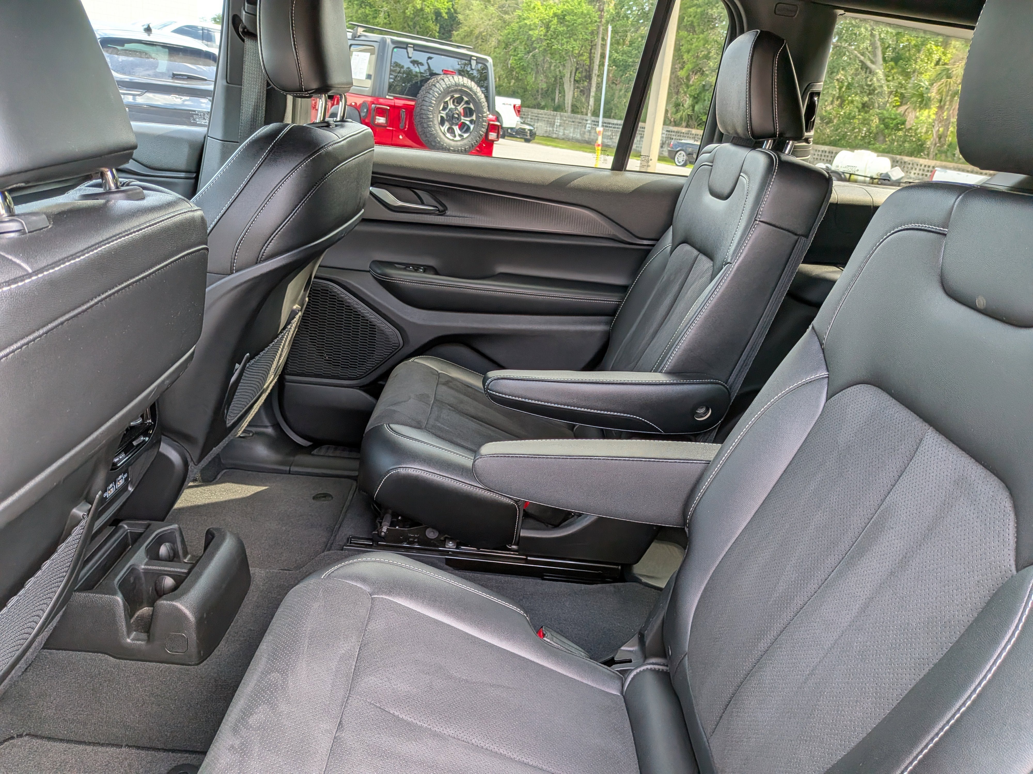2023 Jeep Grand Cherokee L Altitude 4x4
