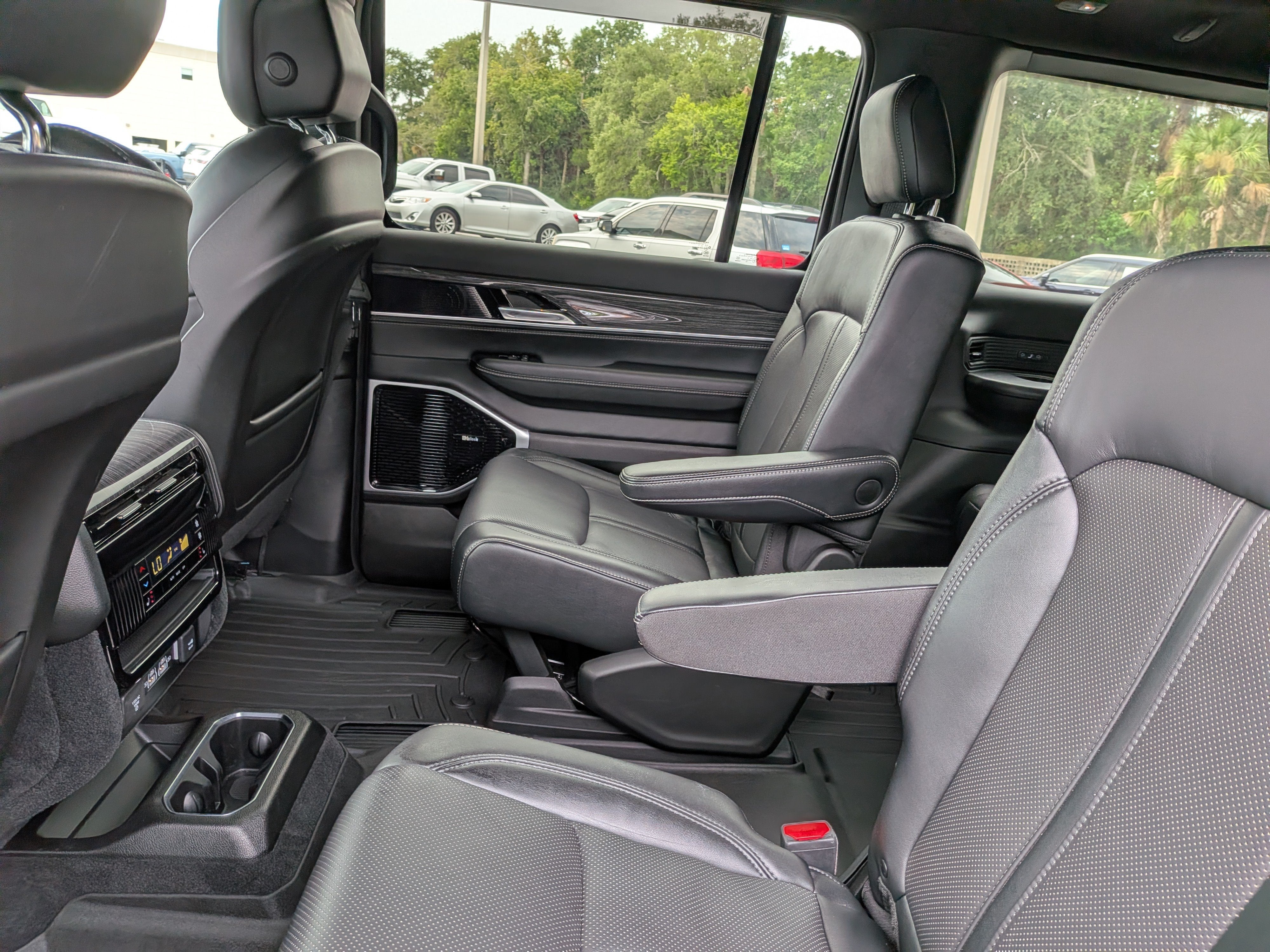 2022 Jeep Wagoneer Series III 4x2