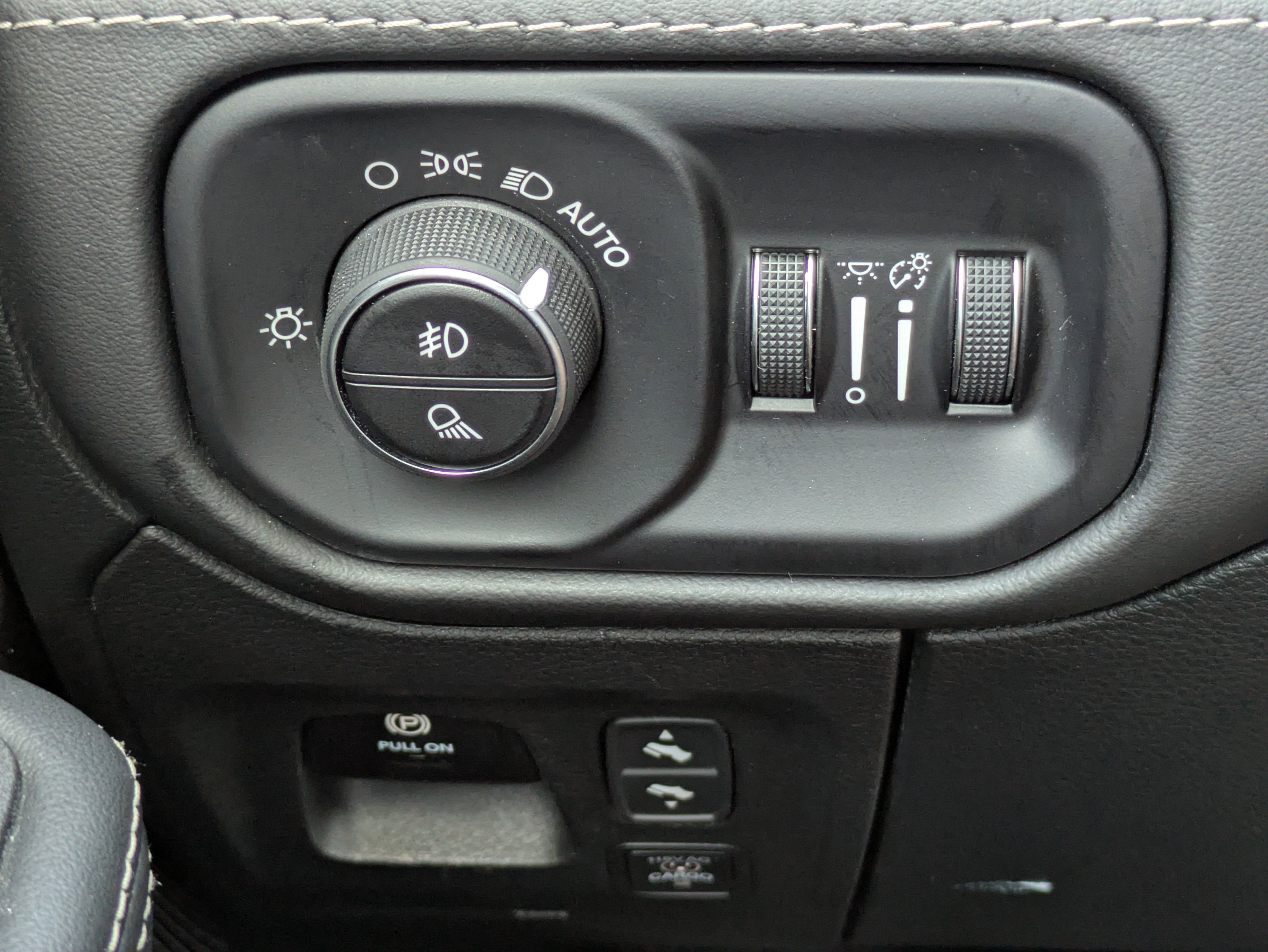 2025 RAM 1500 Limited Crew Cab 4x4 5'7" Box