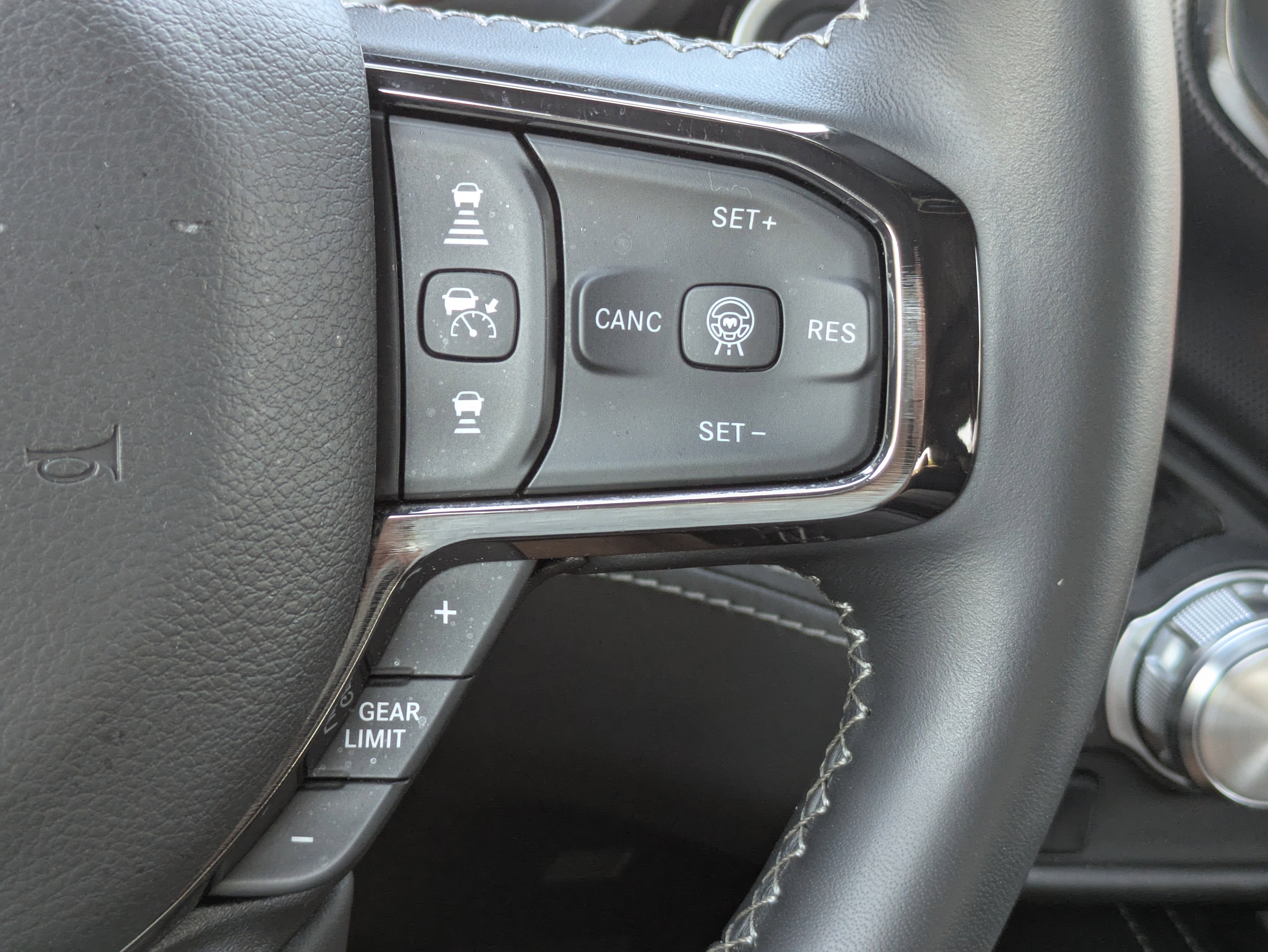 2025 RAM 1500 Limited Crew Cab 4x4 5'7" Box