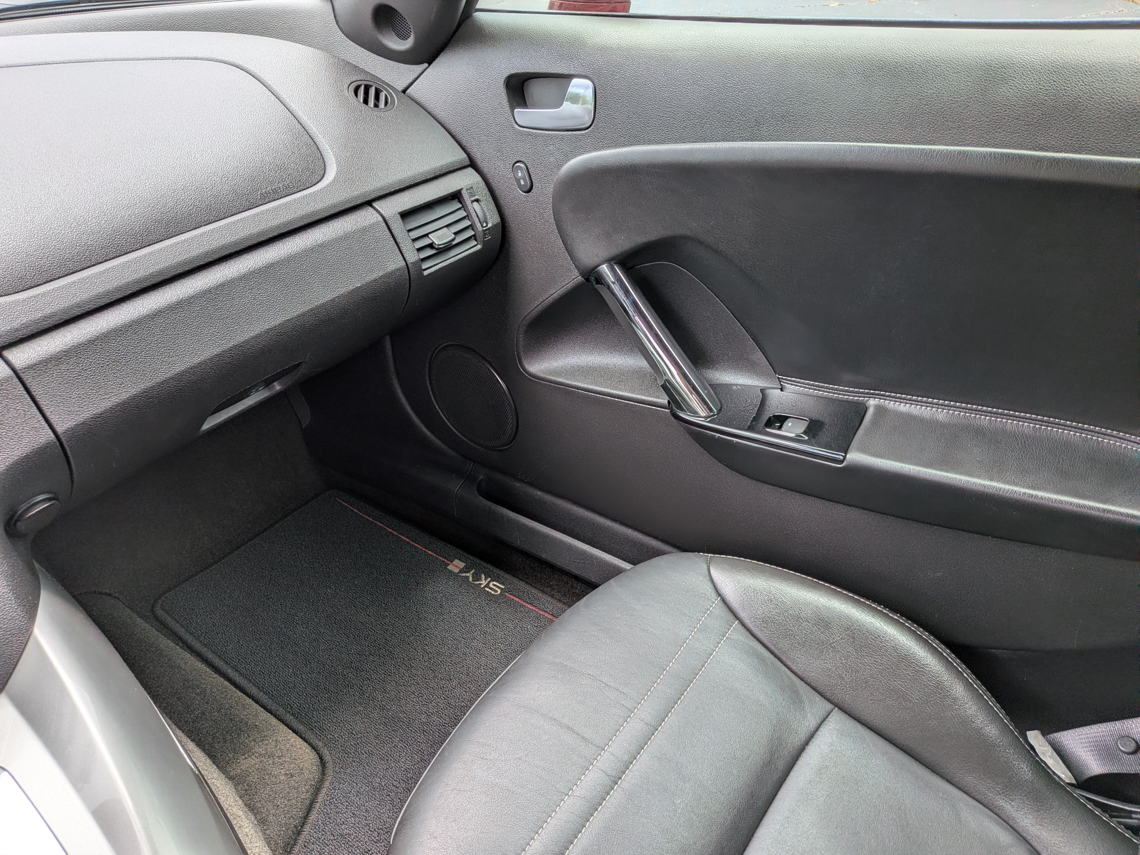 2009 Saturn Sky Red Line