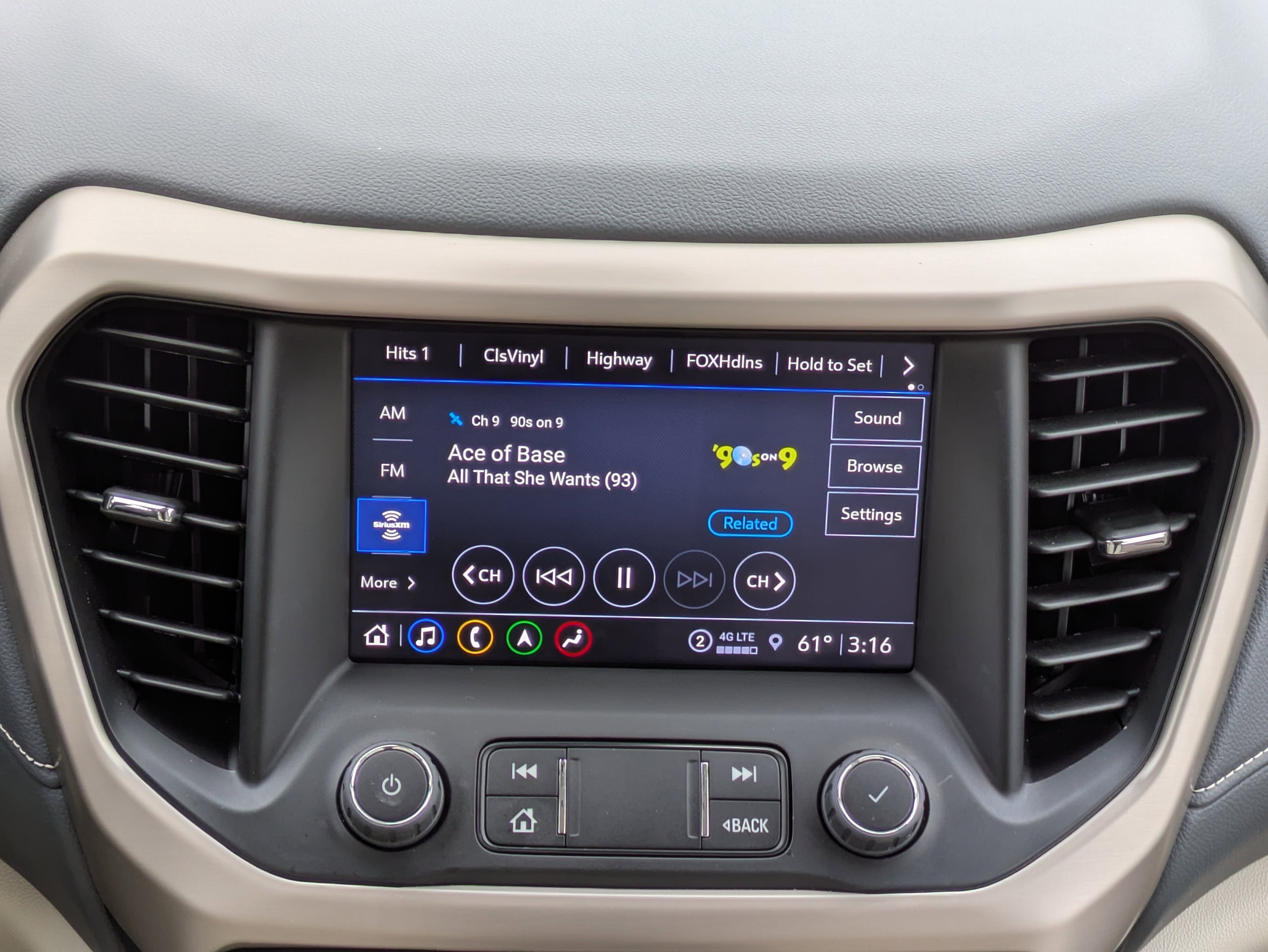 2023 GMC Acadia Denali