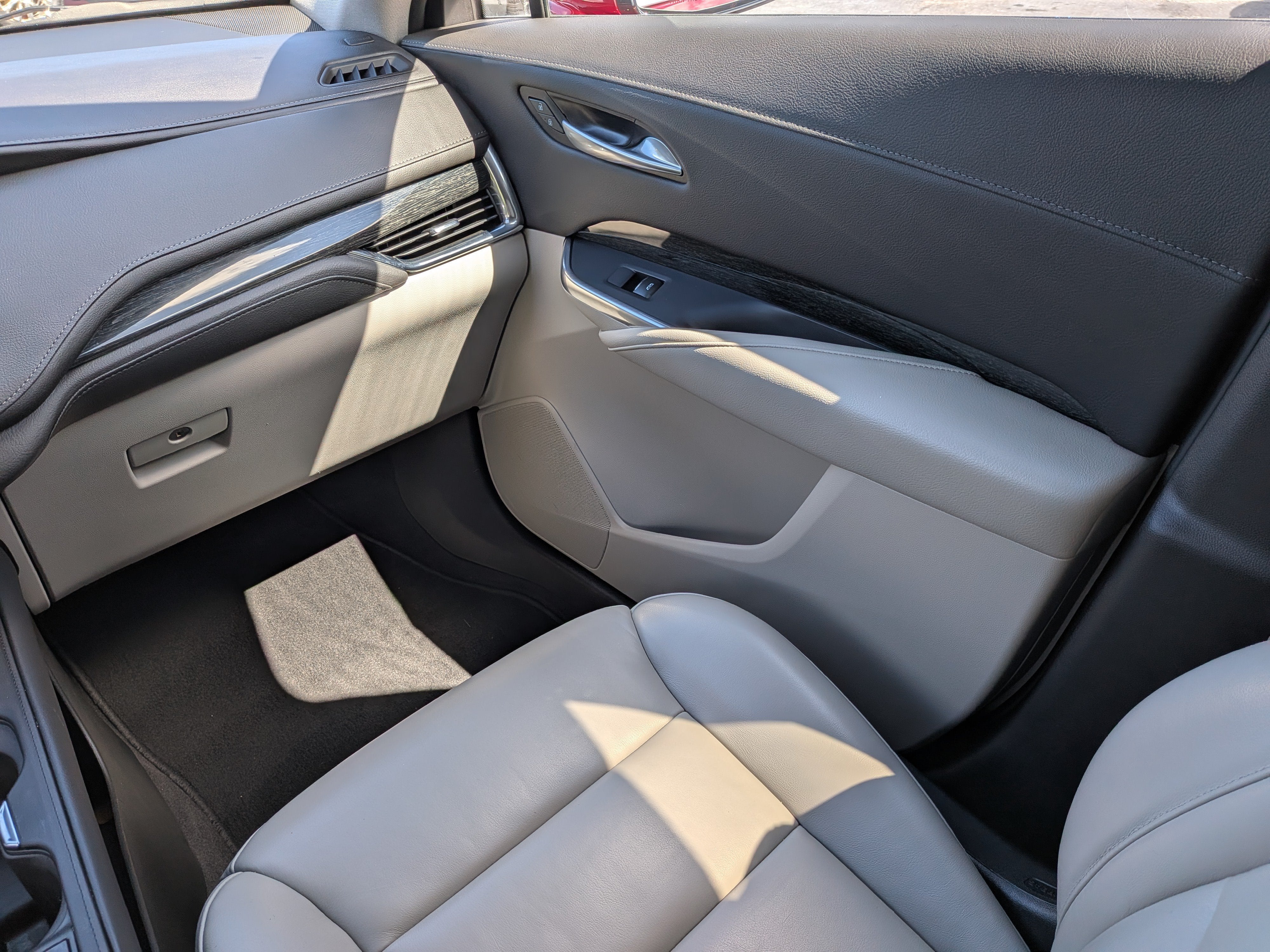 2023 Cadillac XT4 FWD Premium Luxury