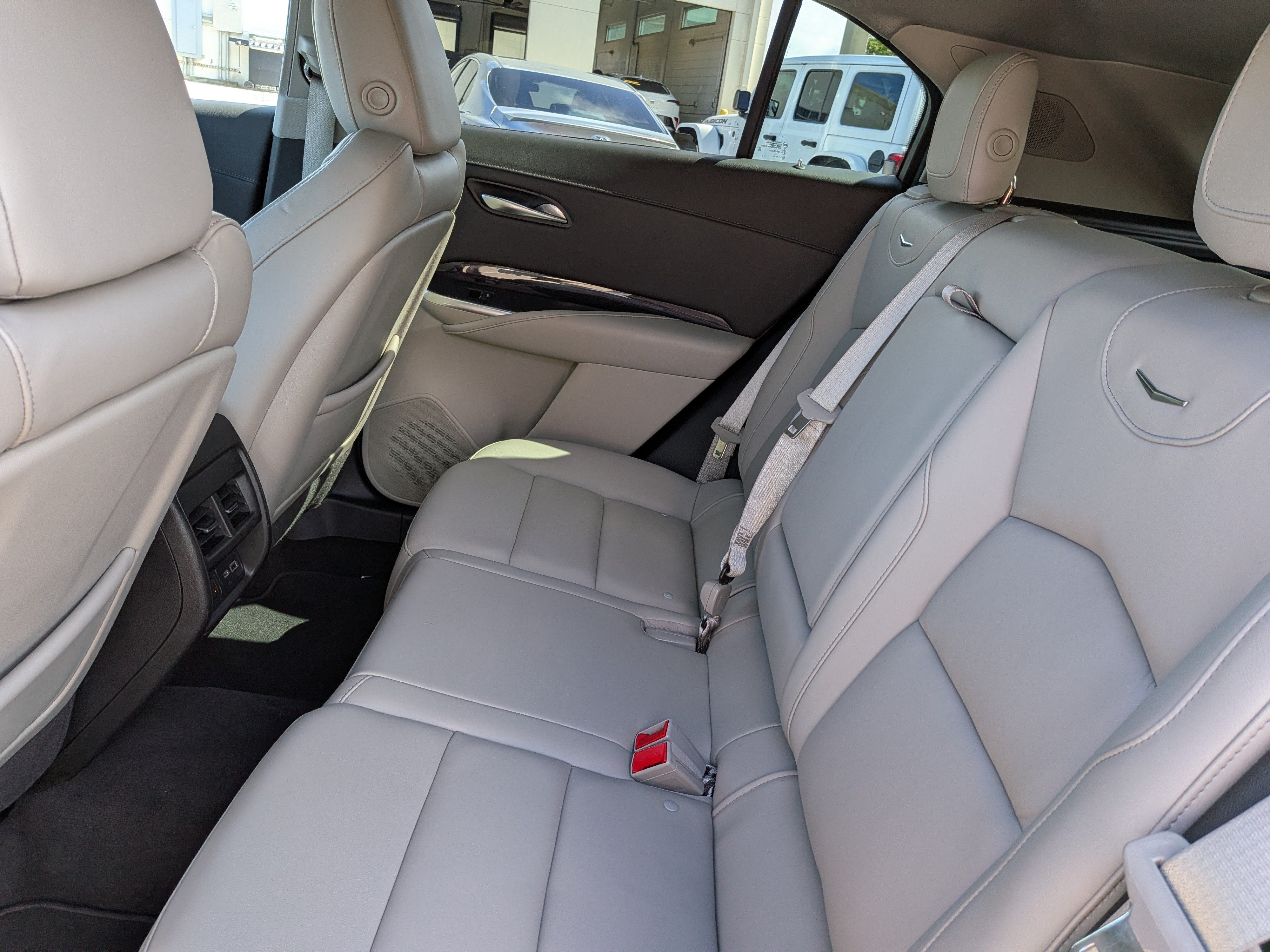 2023 Cadillac XT4 FWD Premium Luxury