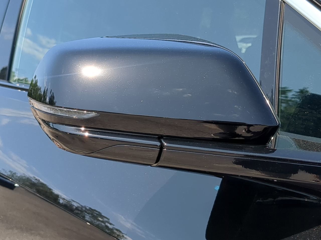 2025 Cadillac LYRIQ Luxury 1