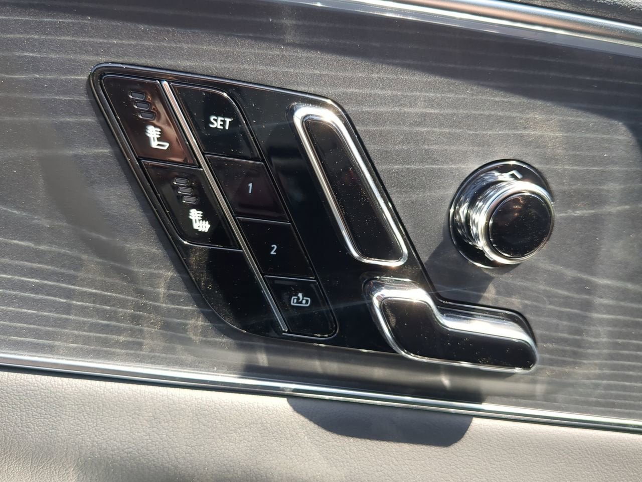 2025 Cadillac LYRIQ Luxury 1