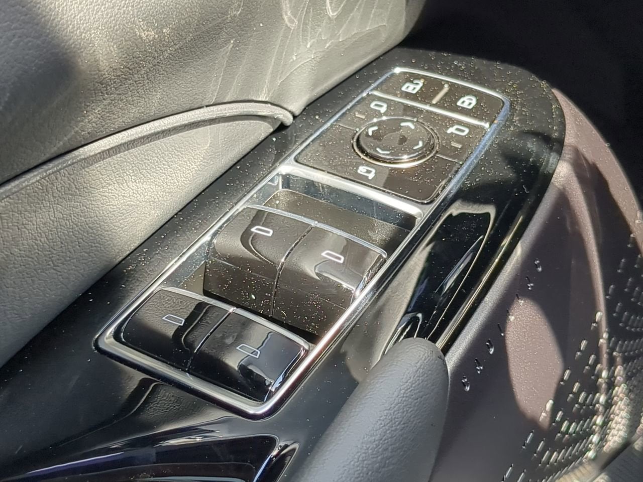 2025 Cadillac LYRIQ Luxury 1