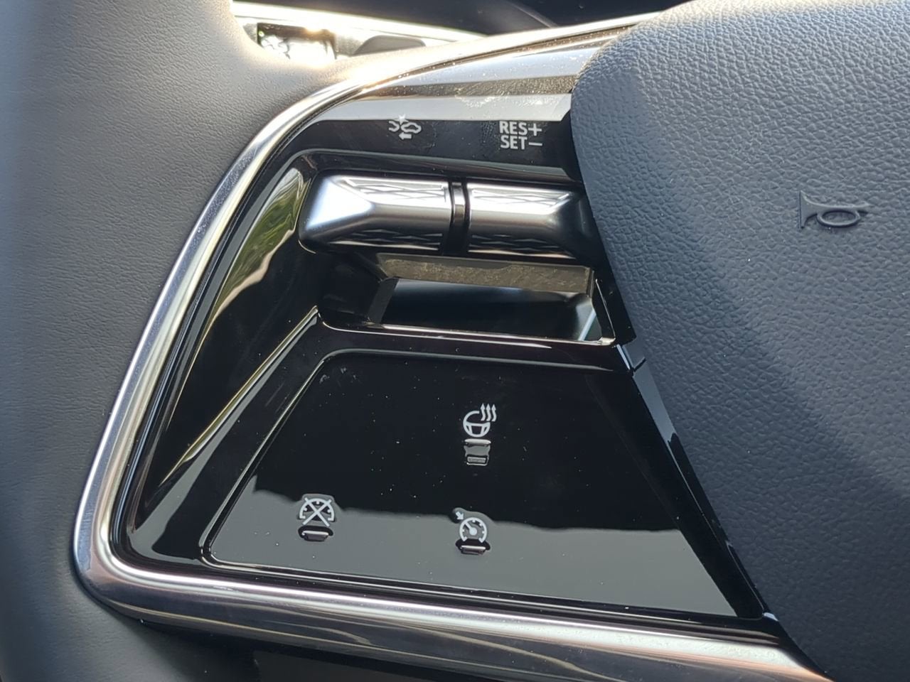 2025 Cadillac LYRIQ Luxury 1