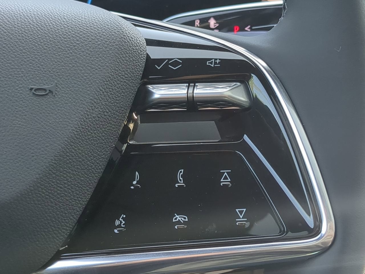 2025 Cadillac LYRIQ Luxury 1