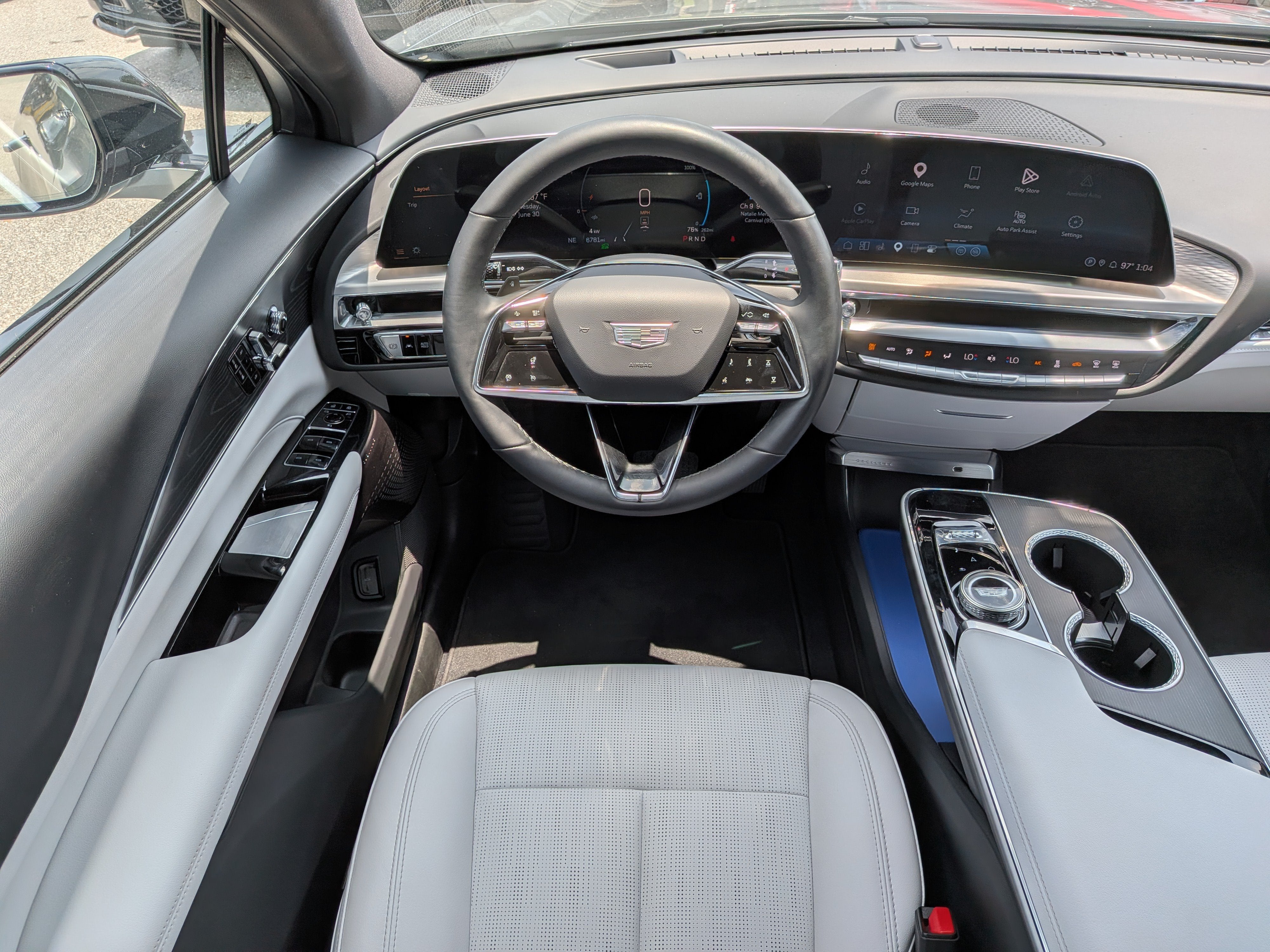 2024 Cadillac LYRIQ Luxury 1