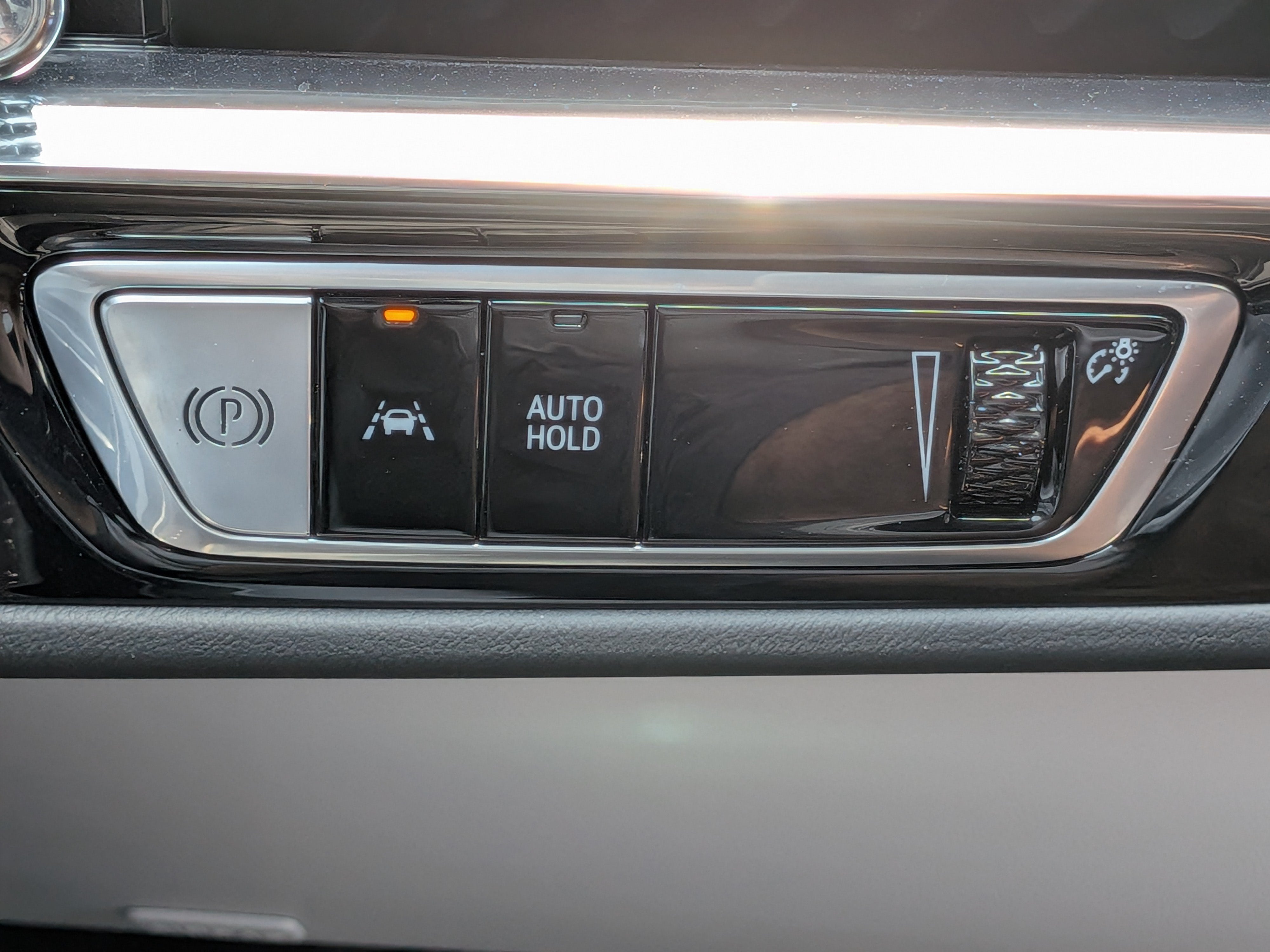 2024 Cadillac LYRIQ Luxury 1