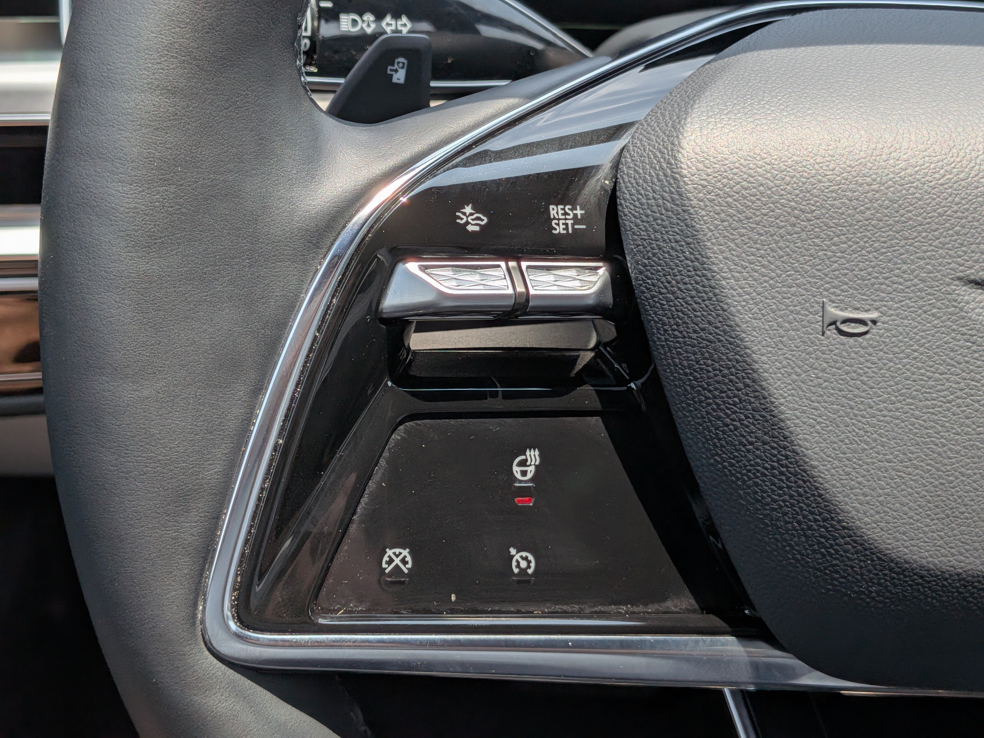 2024 Cadillac LYRIQ Luxury 1