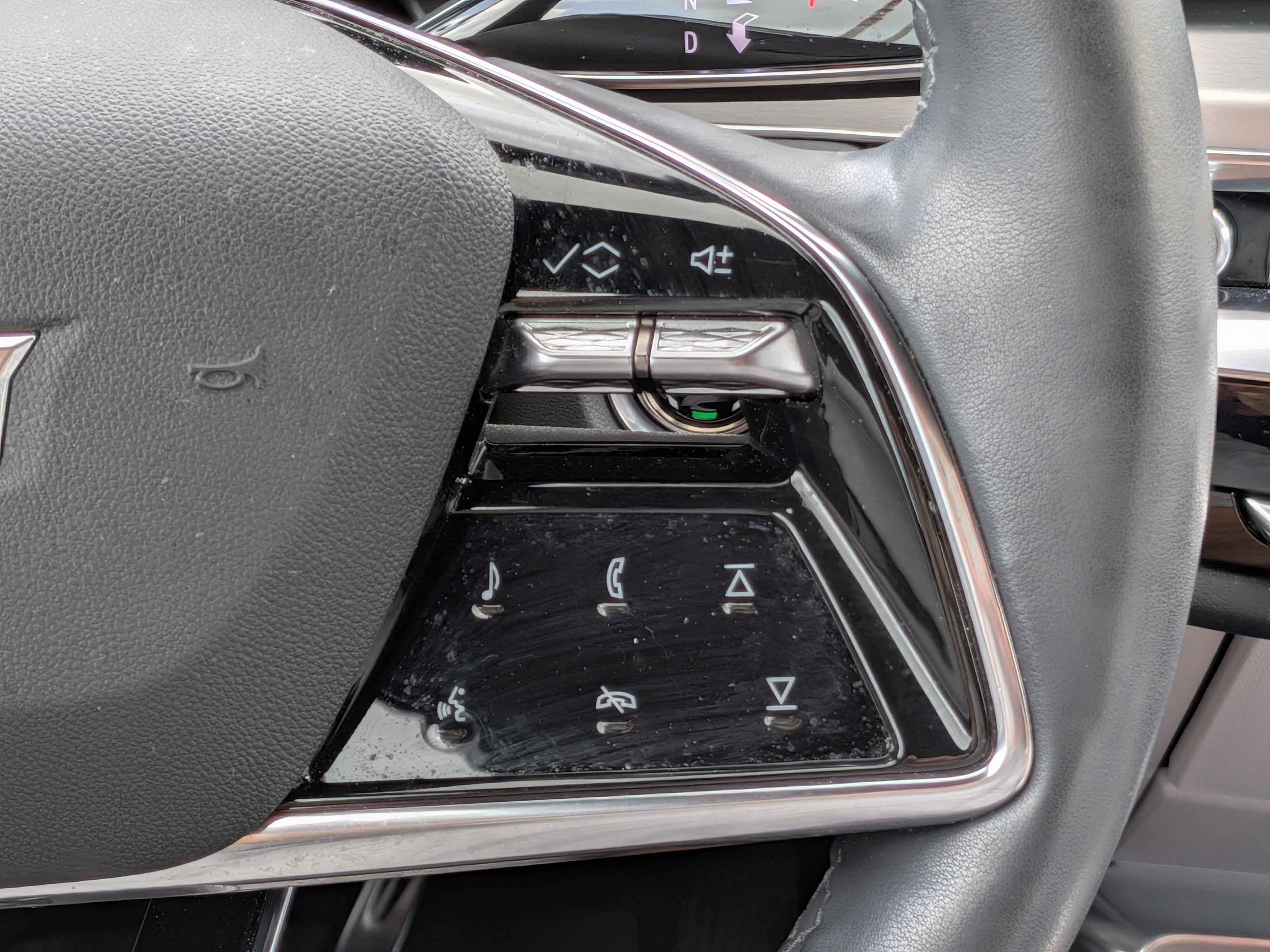 2024 Cadillac LYRIQ Luxury 1