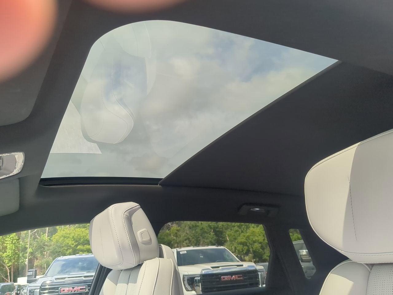 2025 Cadillac LYRIQ Sport 1