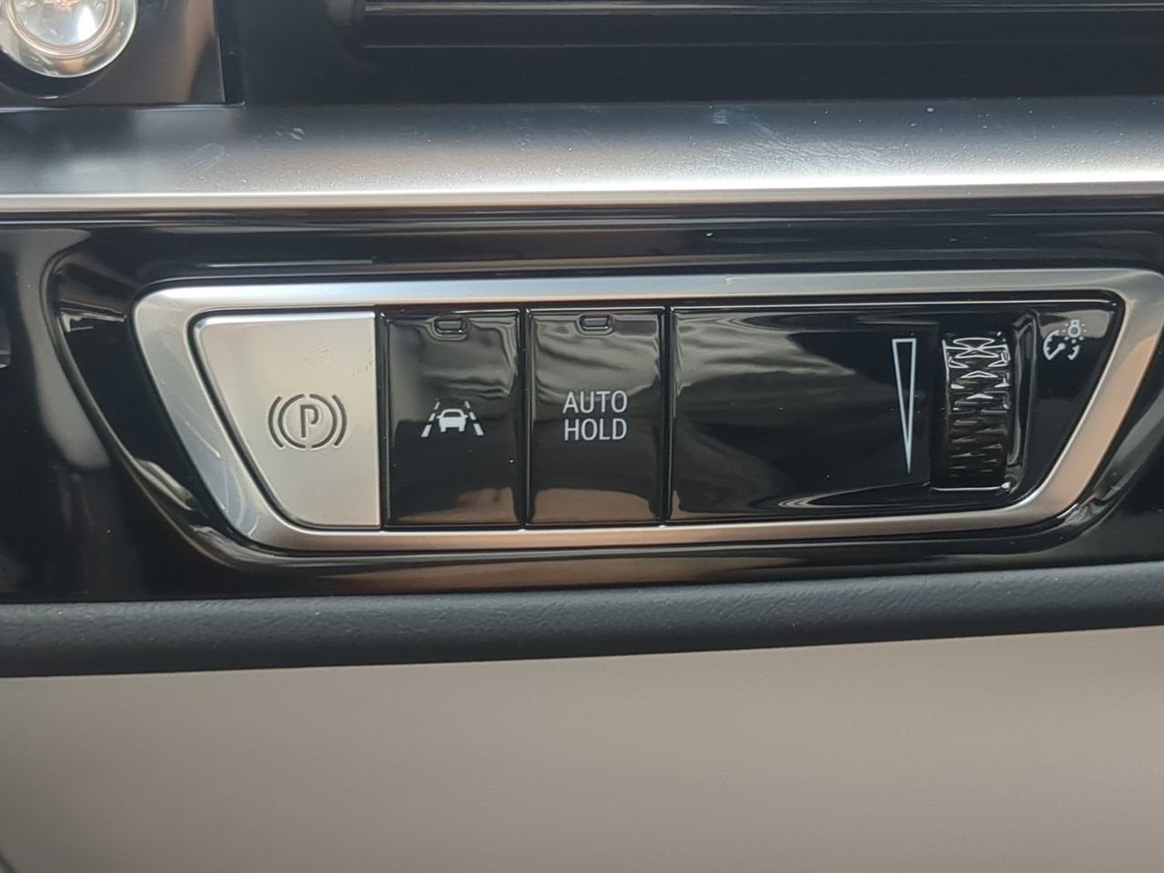 2025 Cadillac LYRIQ Sport 1