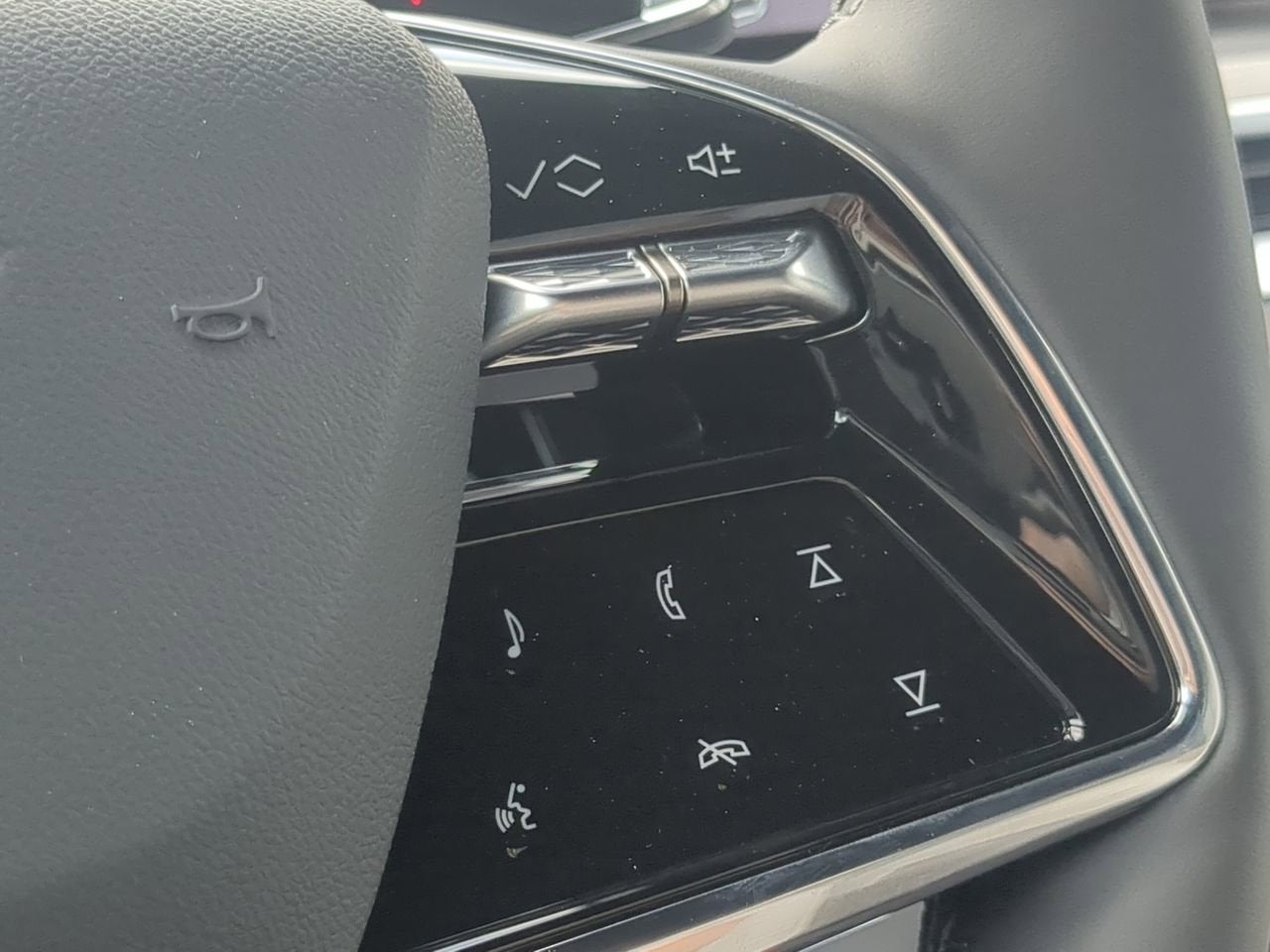 2025 Cadillac LYRIQ Sport 1