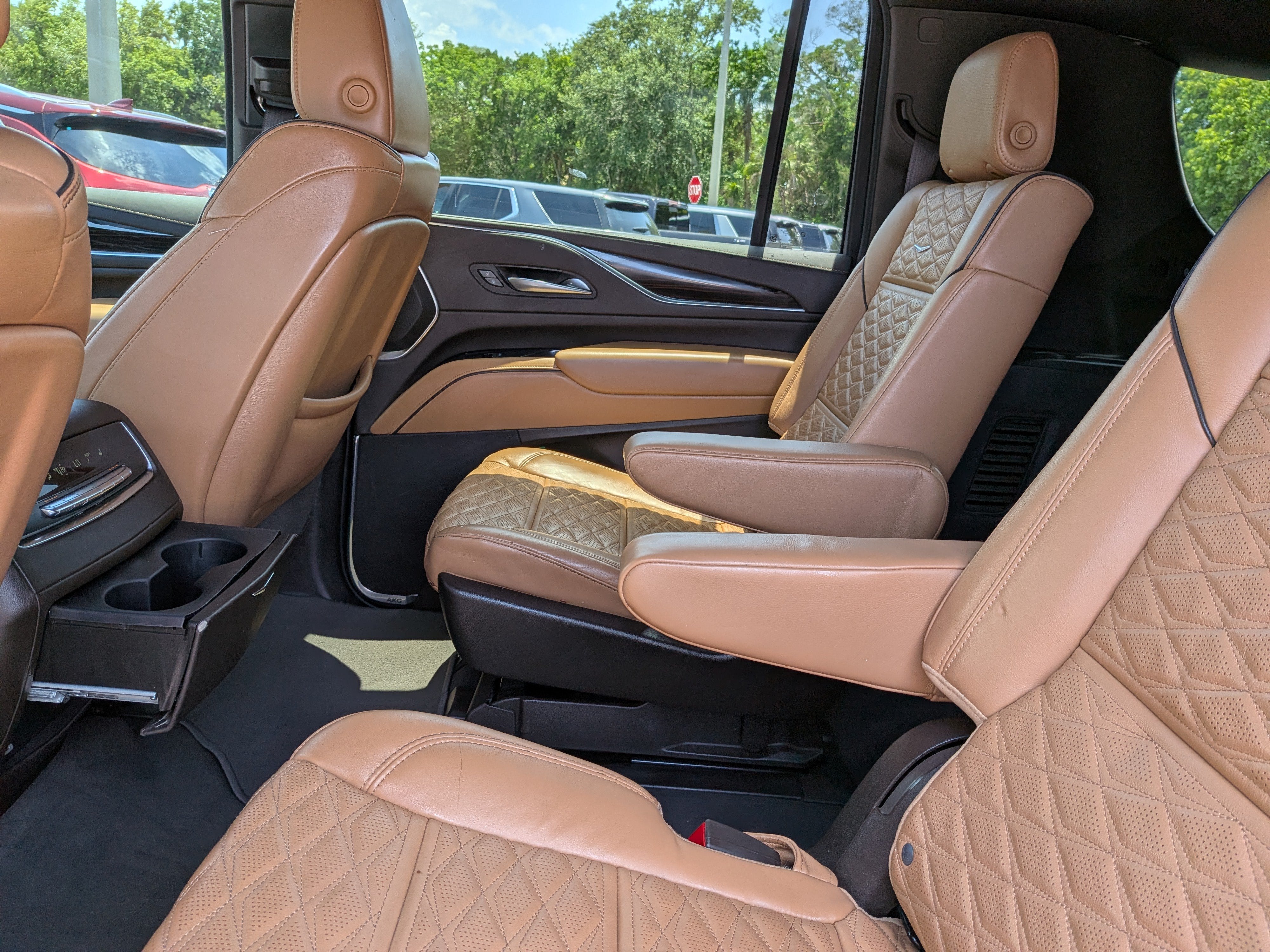 2023 Cadillac Escalade ESV Sport - Photo 17