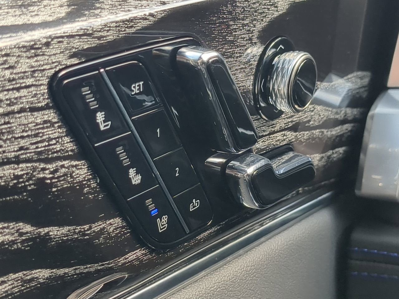 2025 Cadillac ESCALADE IQ Luxury 1