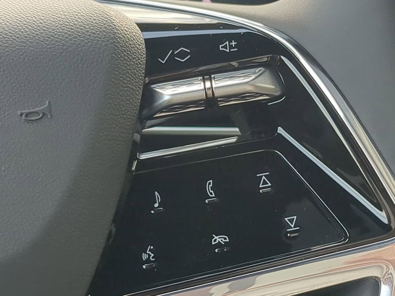 2025 Cadillac ESCALADE IQ Luxury 1