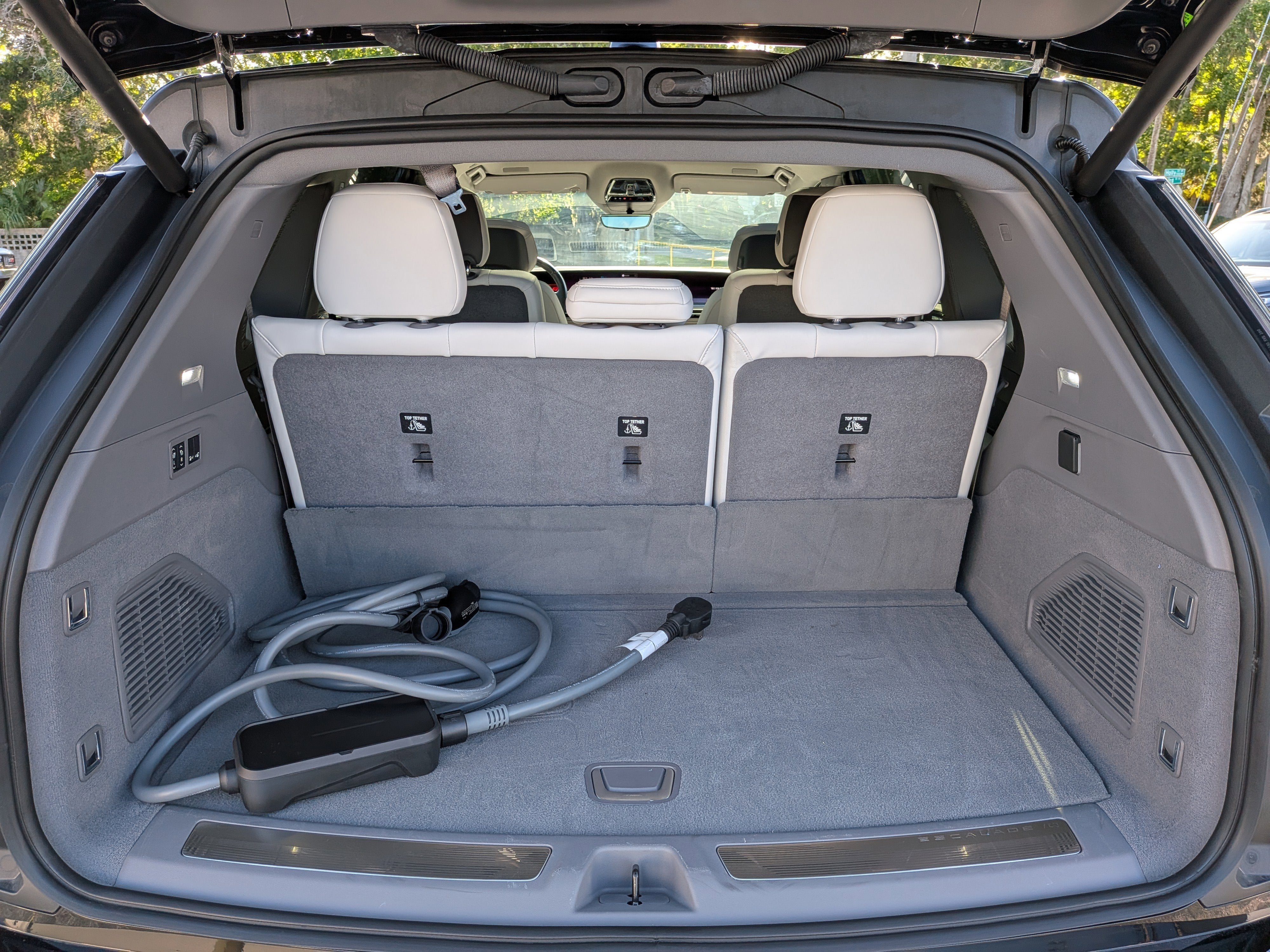2025 Cadillac ESCALADE IQ Luxury 1