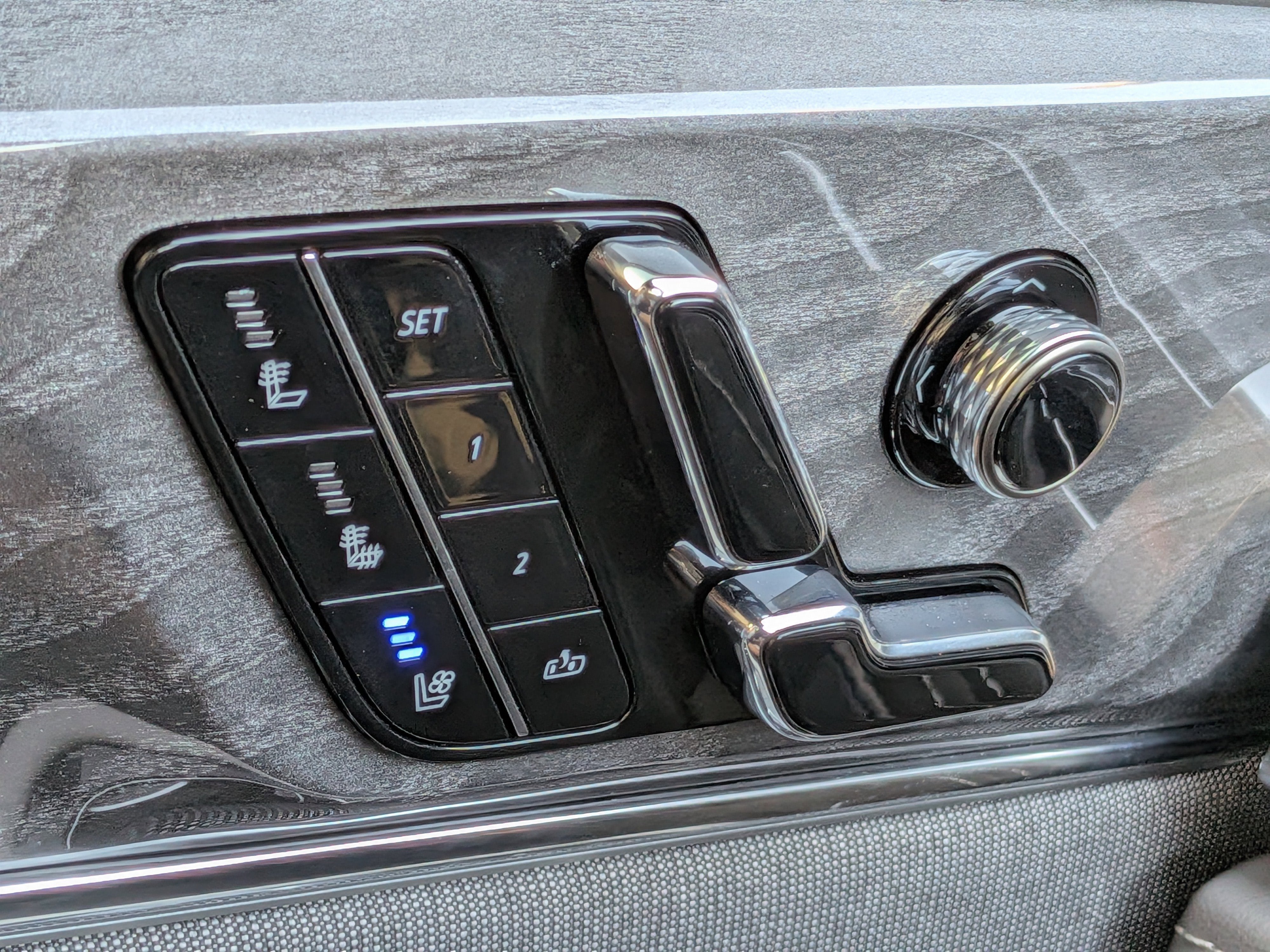 2025 Cadillac ESCALADE IQ Luxury 1