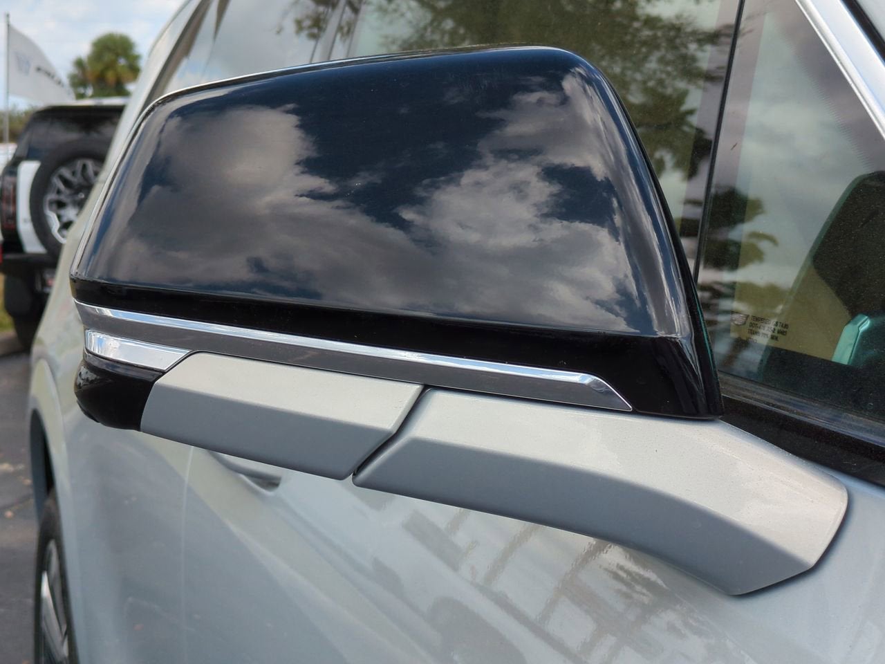 2025 Cadillac ESCALADE IQ Luxury 2