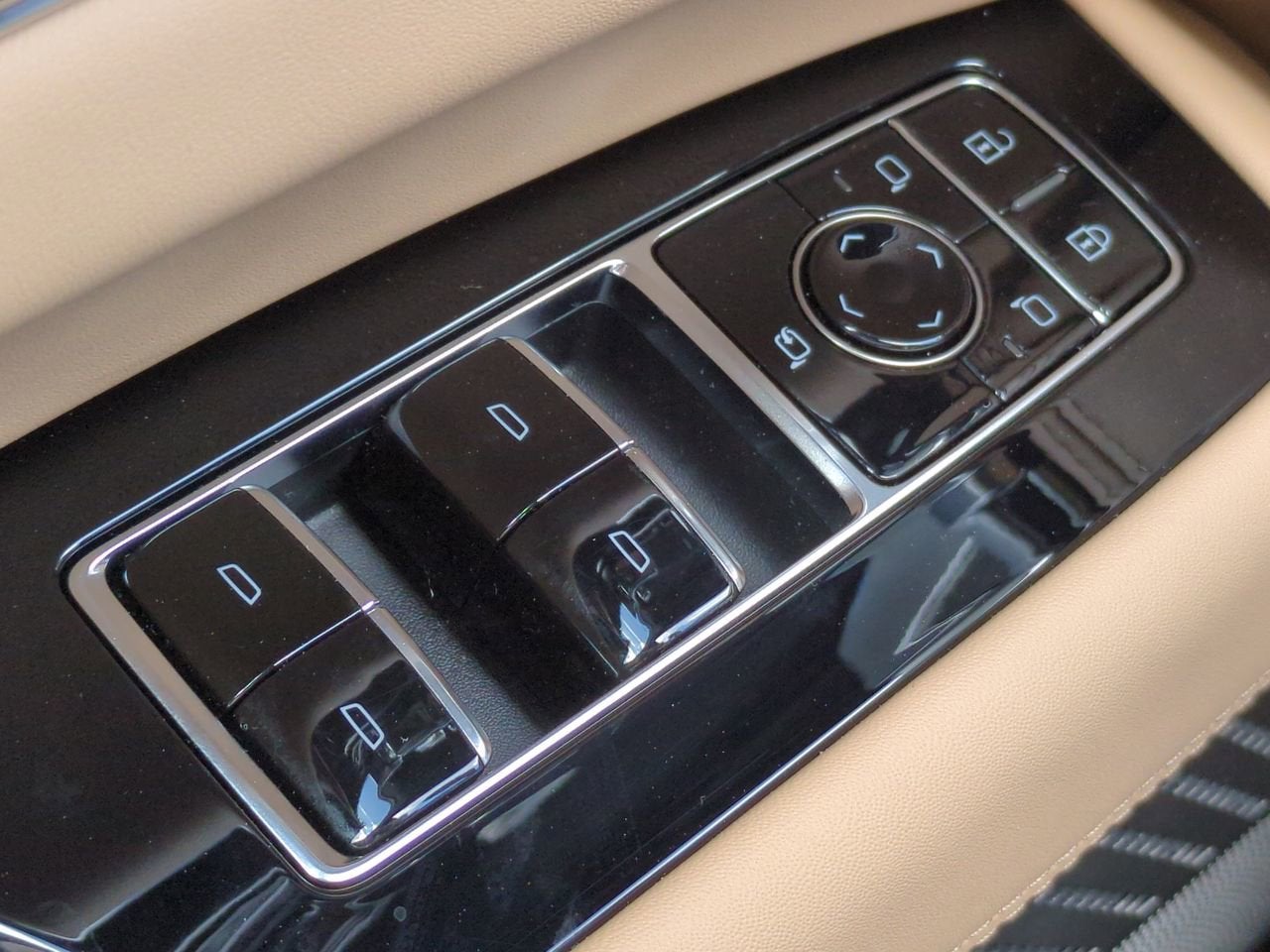 2025 Cadillac ESCALADE IQ Luxury 2