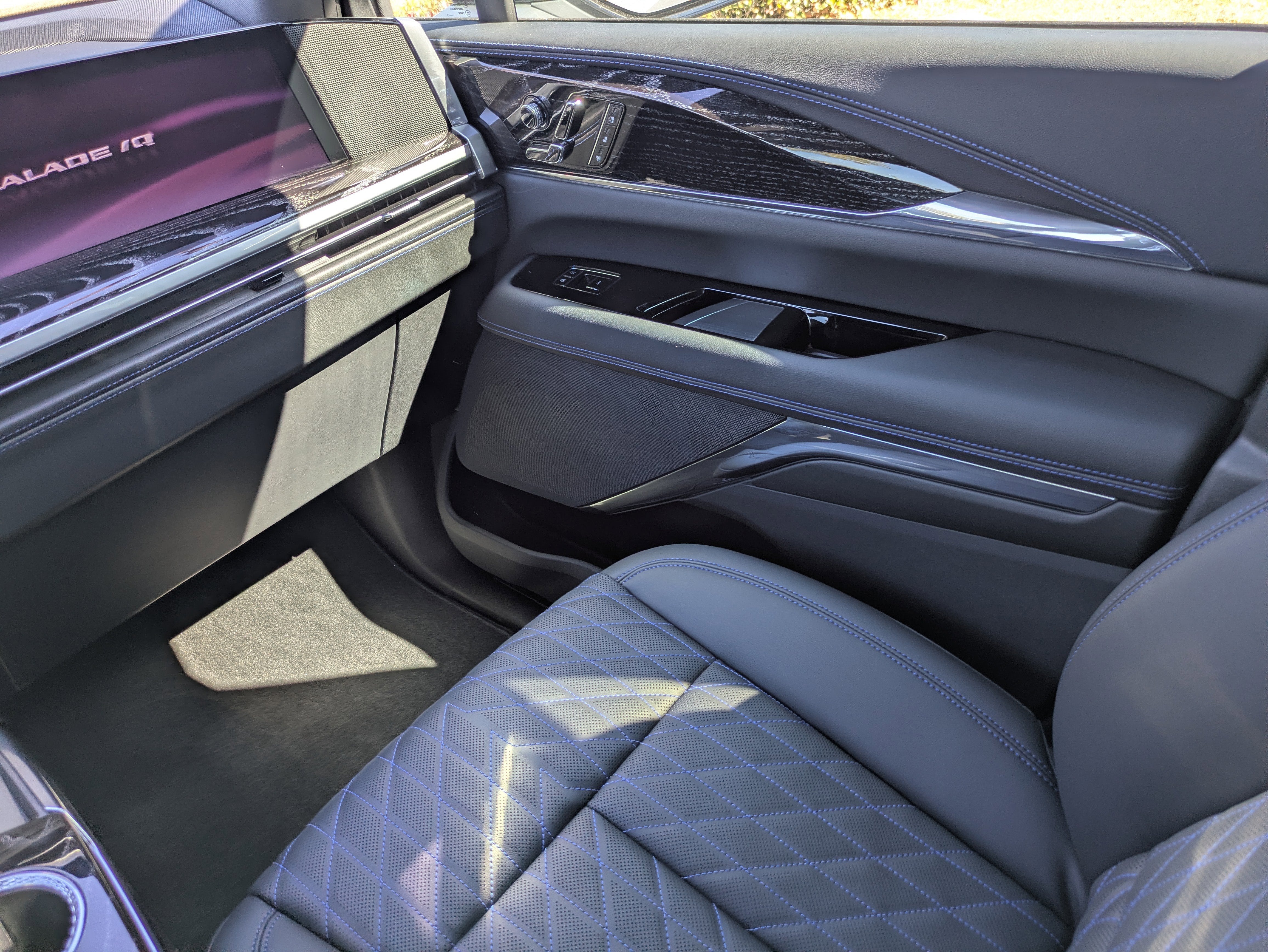 2026 Cadillac ESCALADE IQ Sport