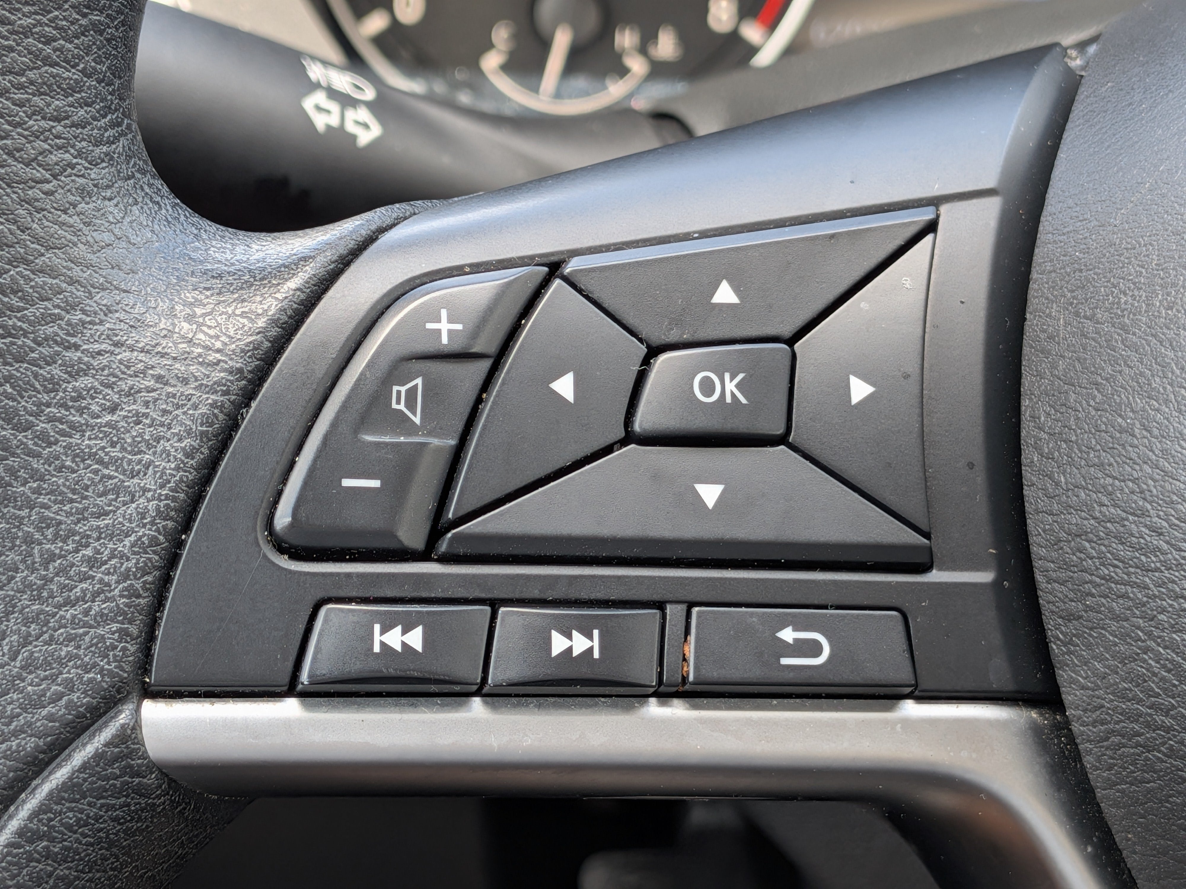 2024 Nissan Altima SV - Photo 23