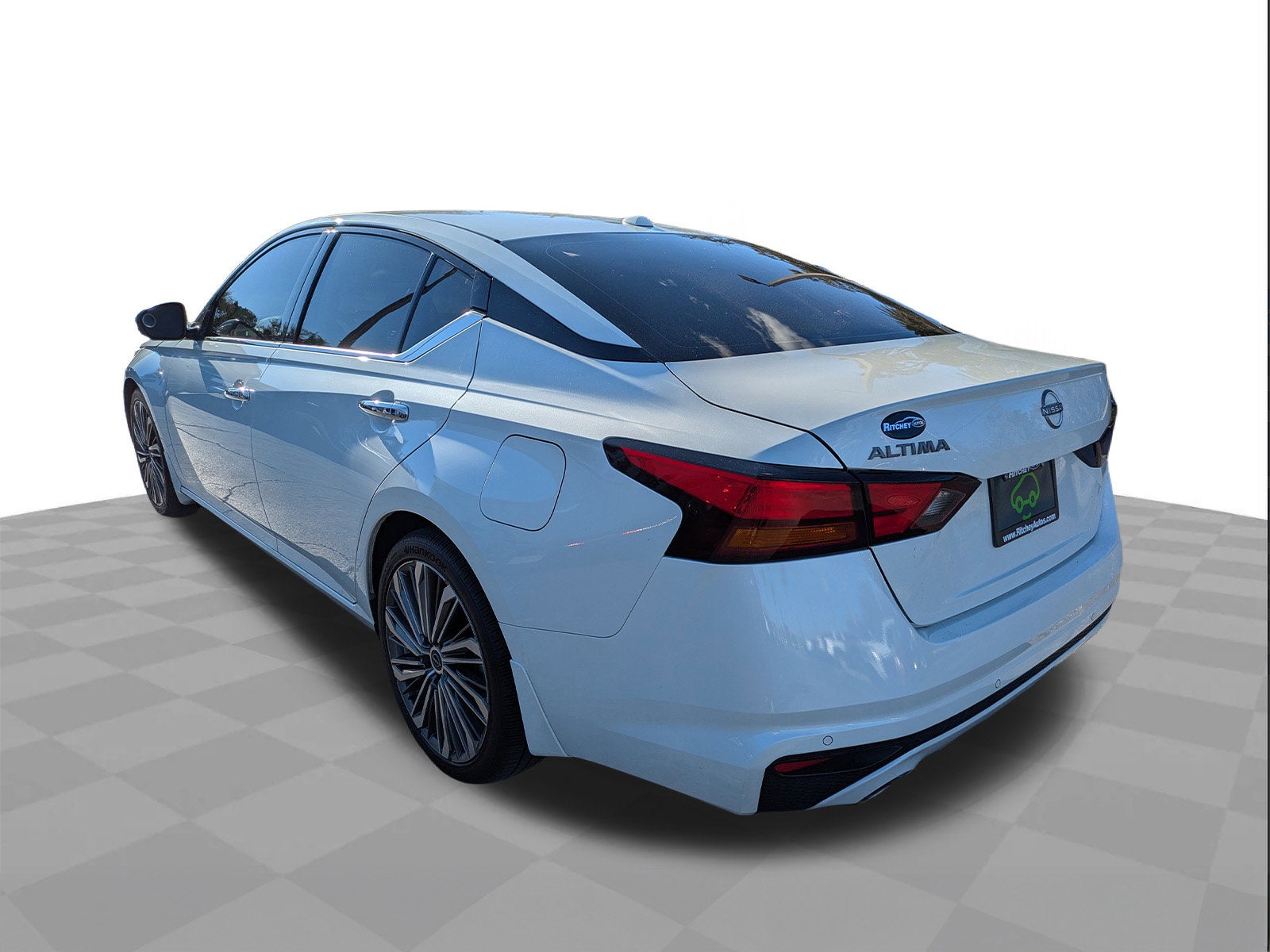 2025 Nissan Altima SL FWD