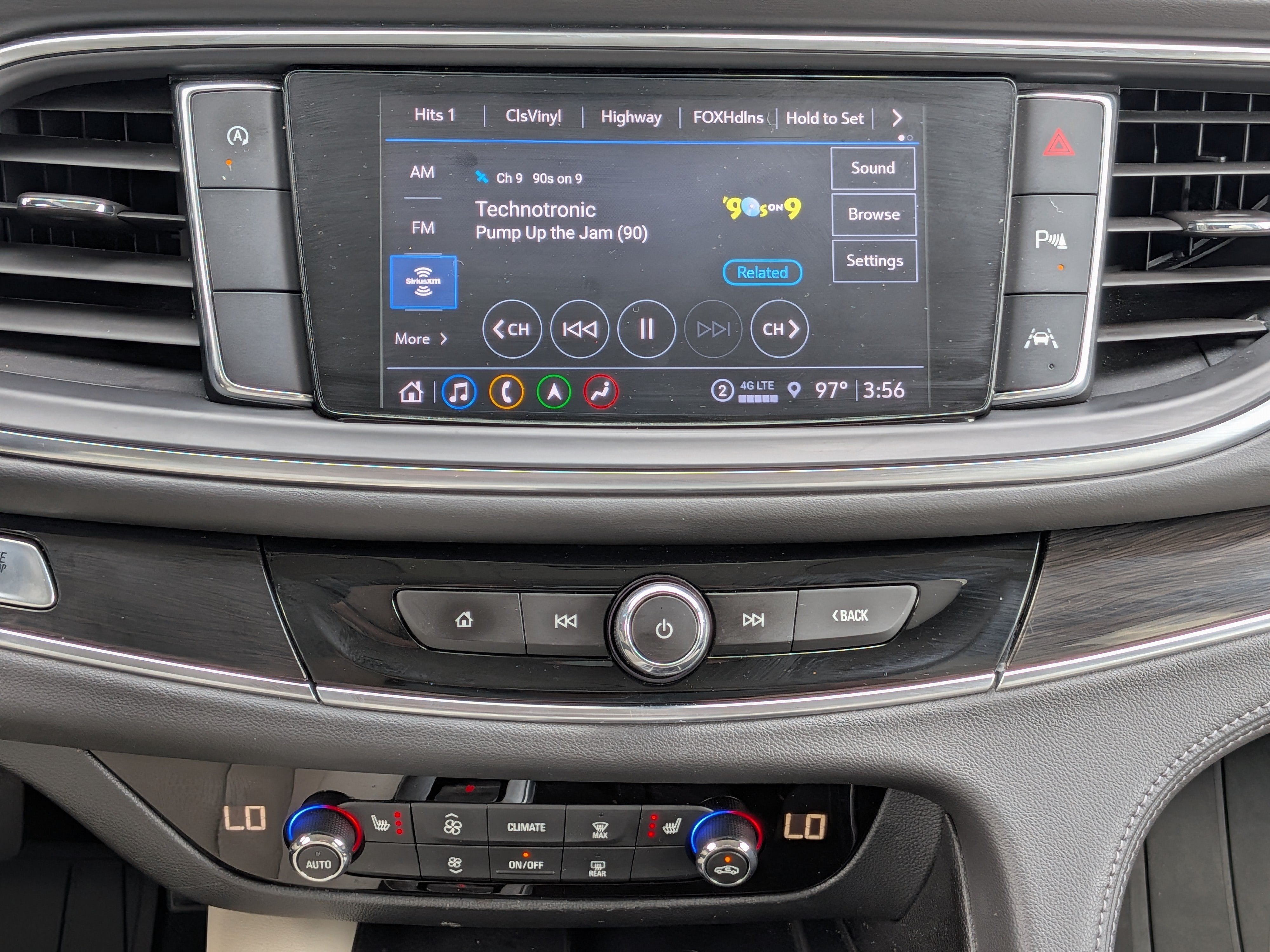 2023 Buick Enclave Essence - Photo 18