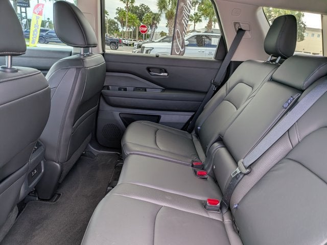 2025 Nissan Pathfinder SL FWD
