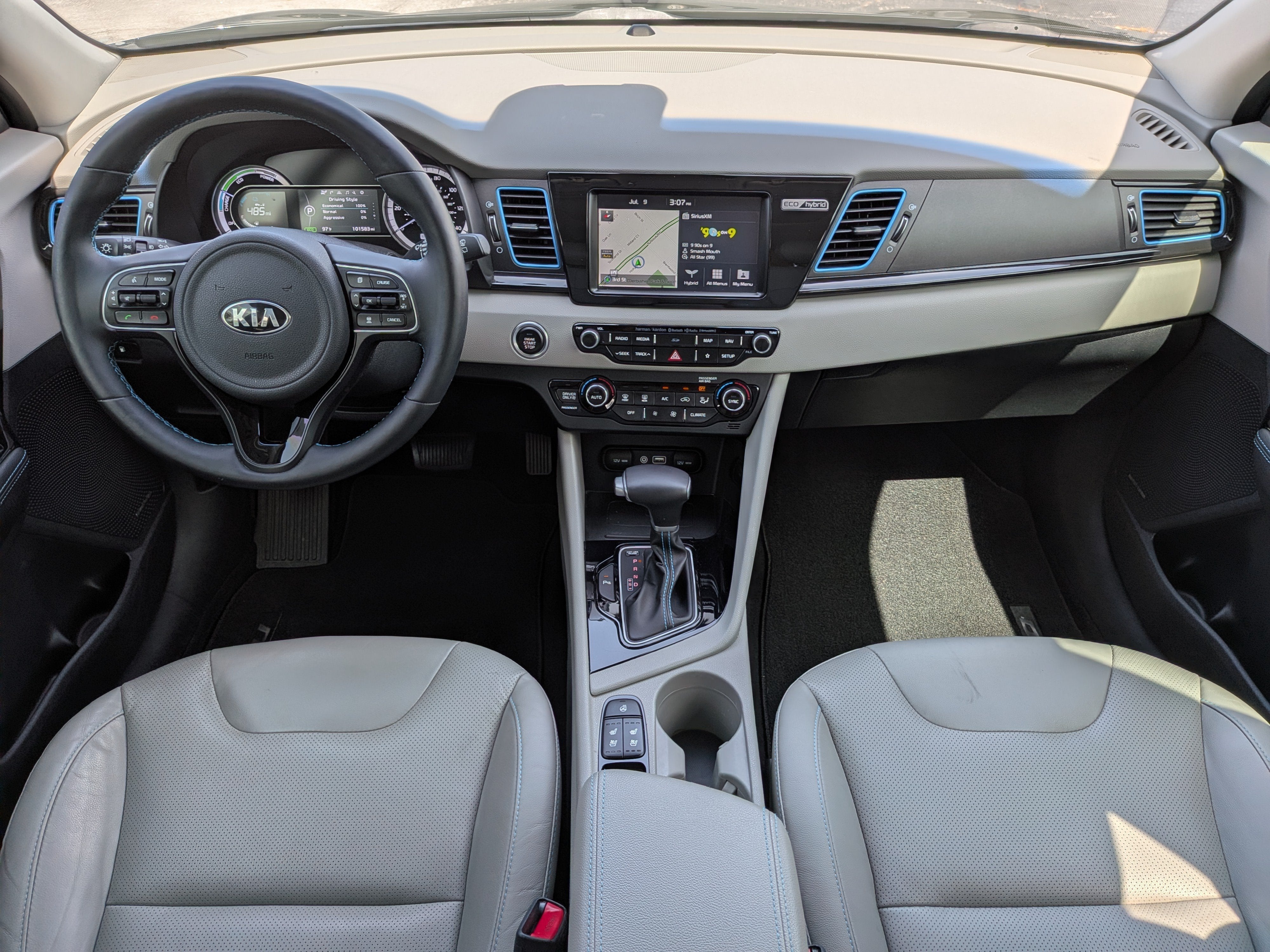 2019 Kia Niro Touring - Photo 13