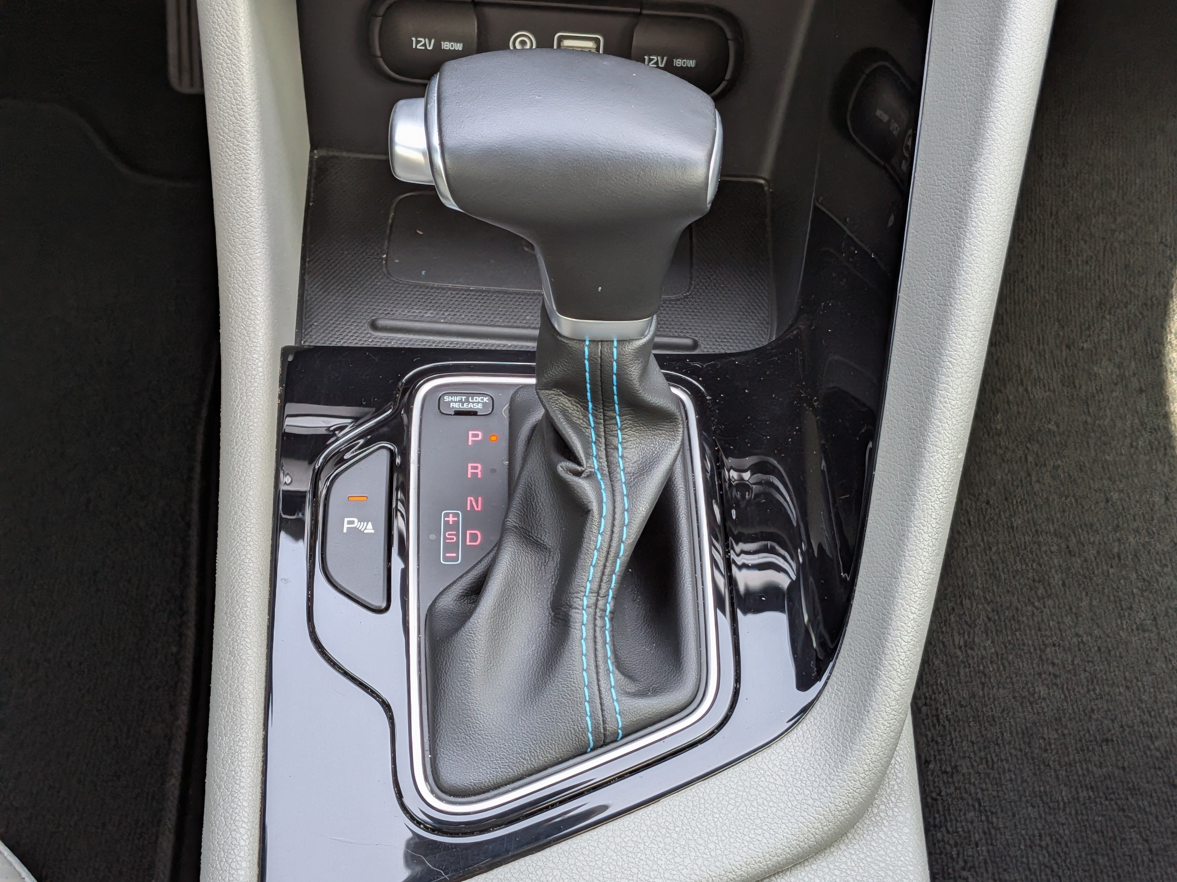 2019 Kia Niro Touring - Photo 19