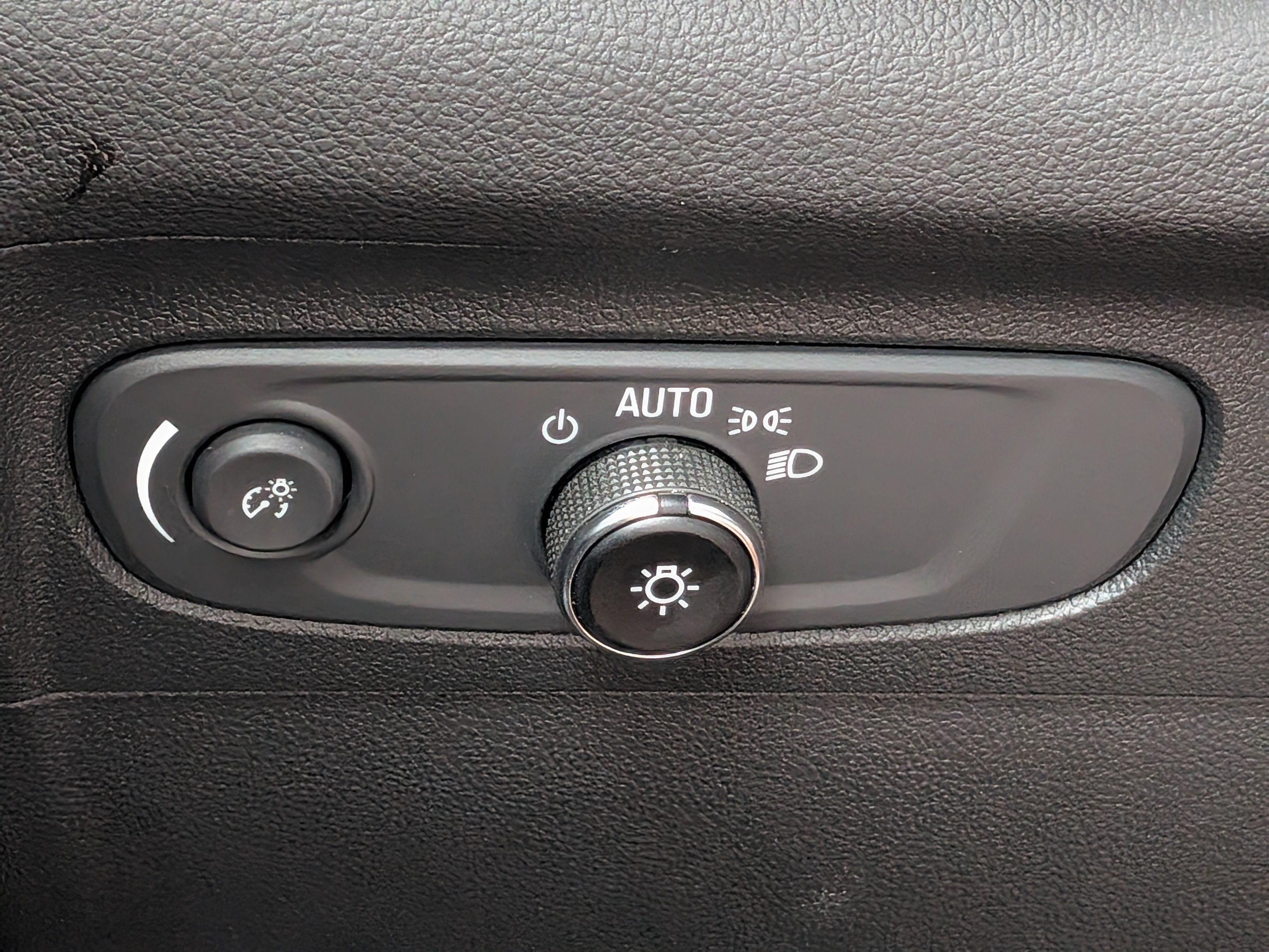 2023 Buick Envision Essence - Photo 24